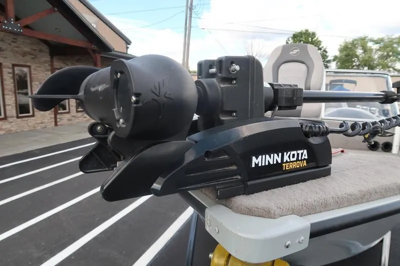 Slide: The Image of Minn Kota Terrova trolling motor on 2008 Starcraft STX PRO 2050 boat. - 41