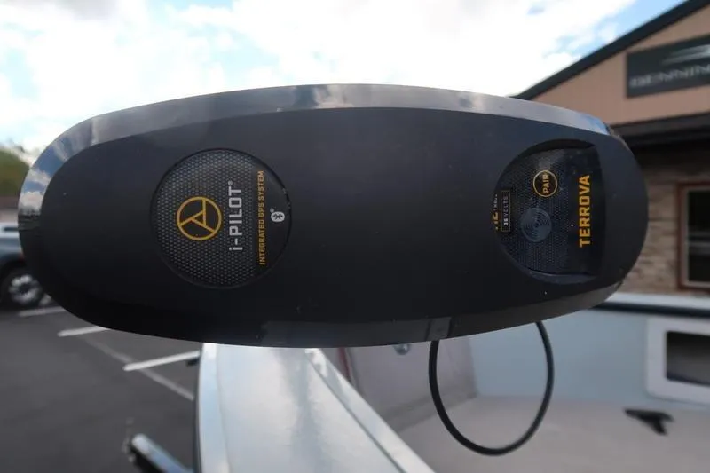 Slide: The Image of 2008 Starcraft STX PRO 2050 boat with i-Pilot Terrova GPS system. - 43