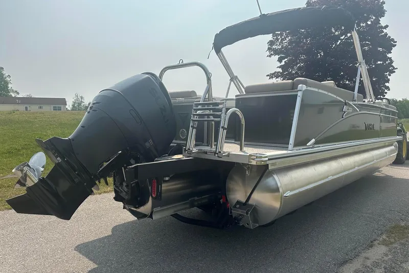 Slide: The Image of 2025 Tahoe 2585 pontoon boat with outboard motor on a sunny day. - 5