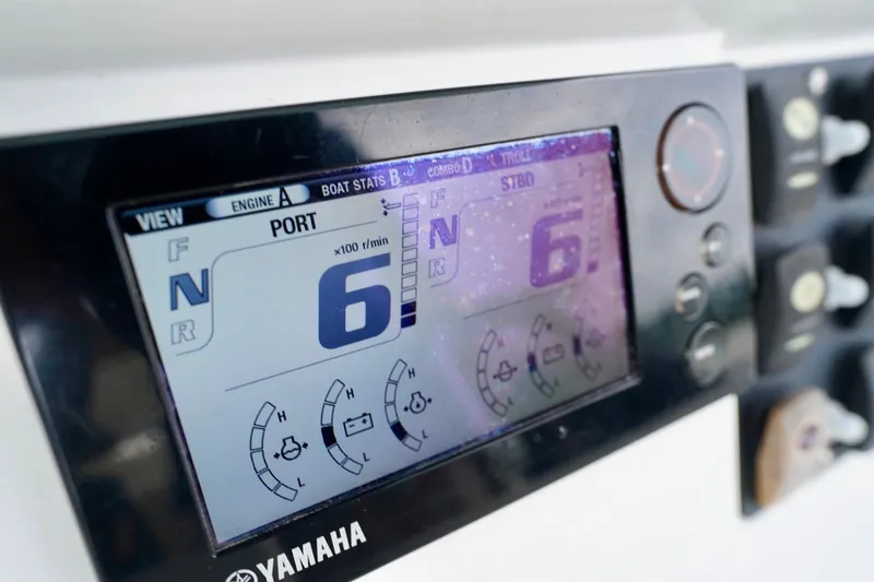 Slide: The Image of Close-up of Yamaha engine display on 2015 Southport 29 FE boat. - 50