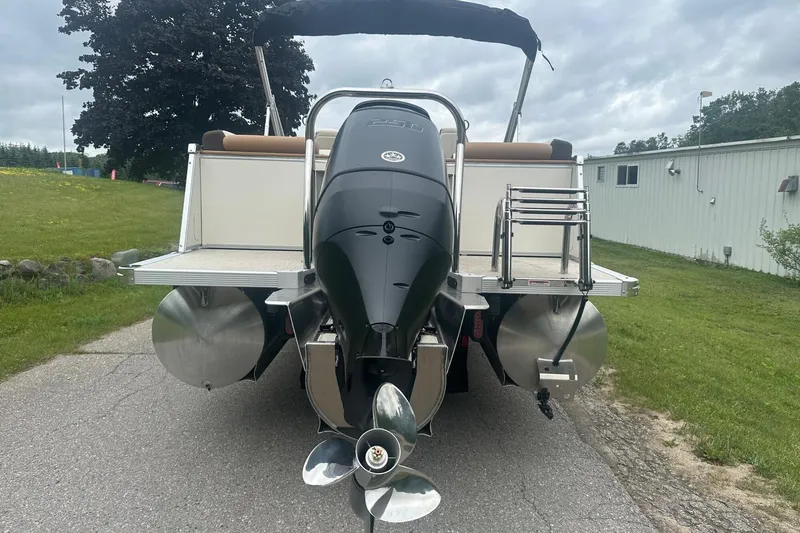 Slide: The Image of 2025 Tahoe 2585 pontoon boat rear view with outboard motor and ladder. - 5