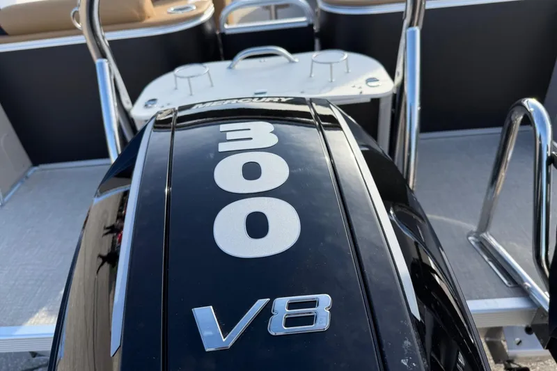 Slide: The Image of 2025 Tahoe 2585 boat with powerful Mercury 300 V8 engine. - 9