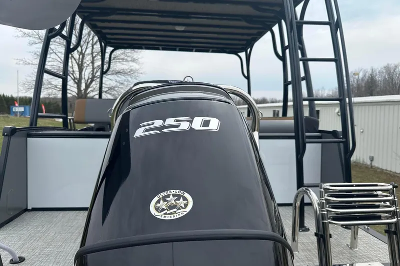 Slide: The Image of 2025 Tahoe 2785 boat with 250 horsepower engine, featuring ultra-low emissions. - 5