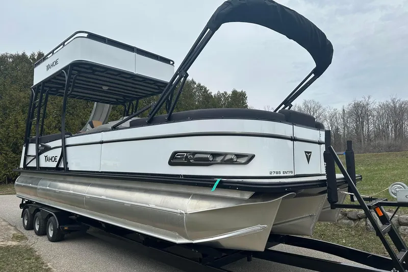 Slide: The Image of 2025 Tahoe 2785 pontoon boat on trailer, featuring sleek design and modern amenities. - 8