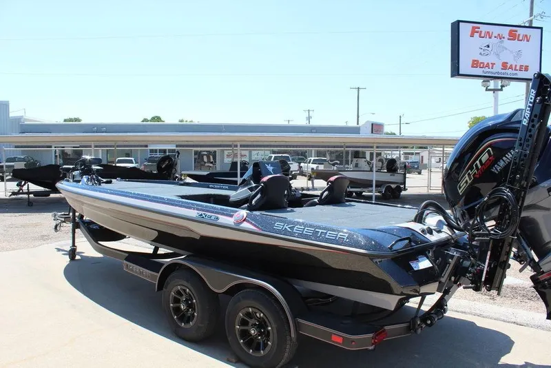 Slide: The Image of 2026 Skeeter ZXE21 boat on trailer at dealership, Fun-N-Sun Boat Sales. - 10