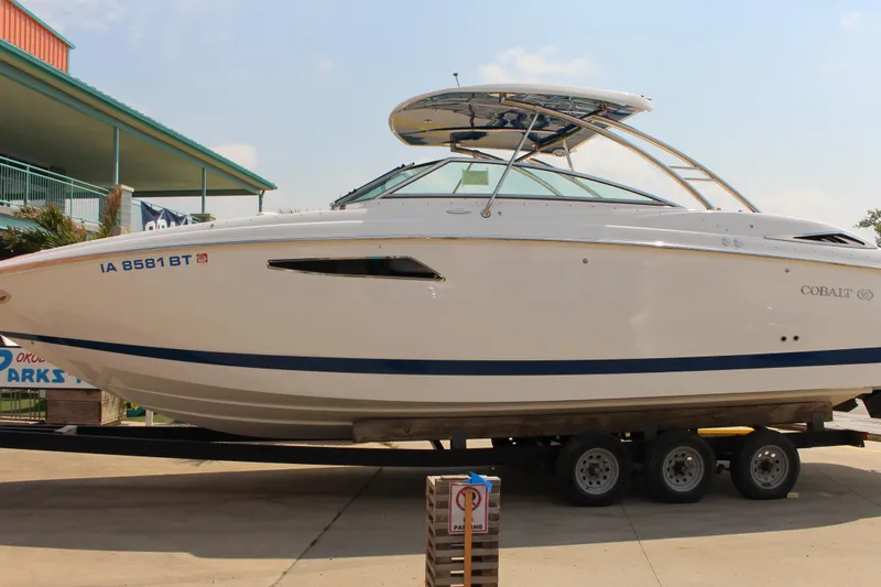 Slide: The Image of 2018 Cobalt R35 boat on trailer, side view, outdoors. - 65