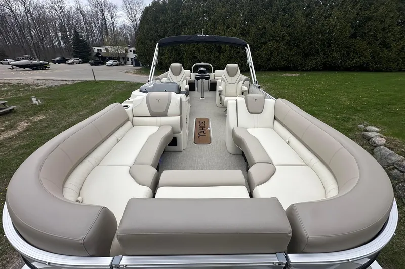 Slide: The Image of 2025 Tahoe 2585 pontoon boat with spacious seating and modern design. - 20