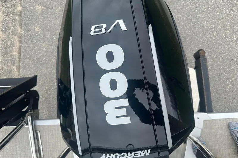 Slide: The Image of Mercury 300 V8 outboard engine on a 2025 Tahoe 2585 boat. - 4