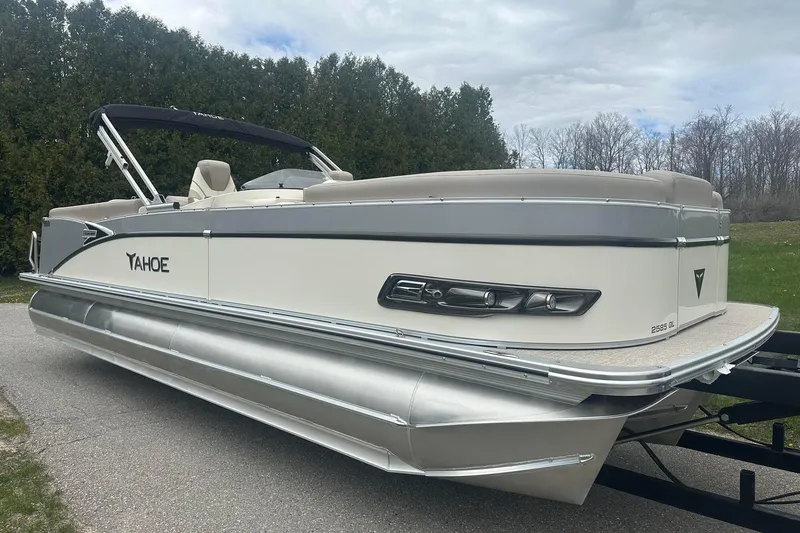 Slide: The Image of 2025 Tahoe 2585 pontoon boat with sleek design on a trailer. - 6