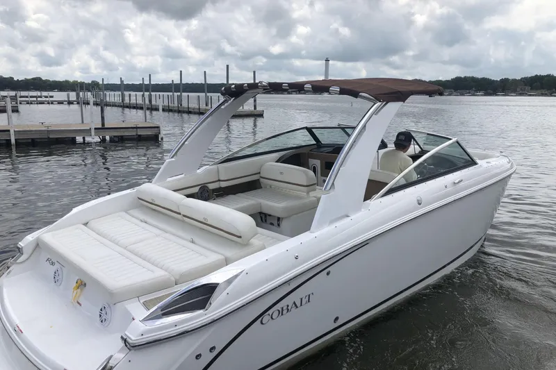 The Image of 2016 Cobalt R30 boat on a lake near docks under cloudy skies. - 1