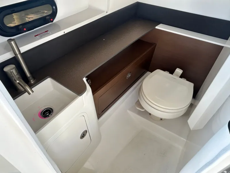 Slide: The Image of Sea Ray SDX 290 Outboard 2026 - 35