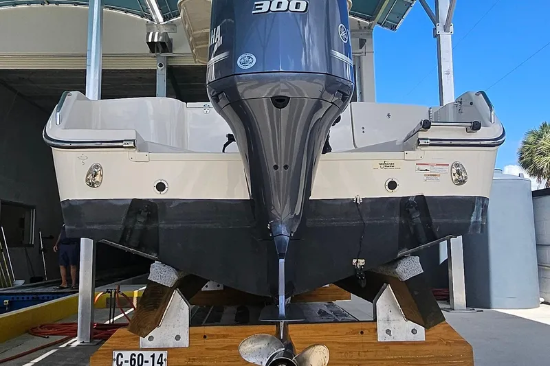 Slide: The Image of 2017 Grady-White Fisherman 257 boat with Yamaha 300 engine on display. - 9