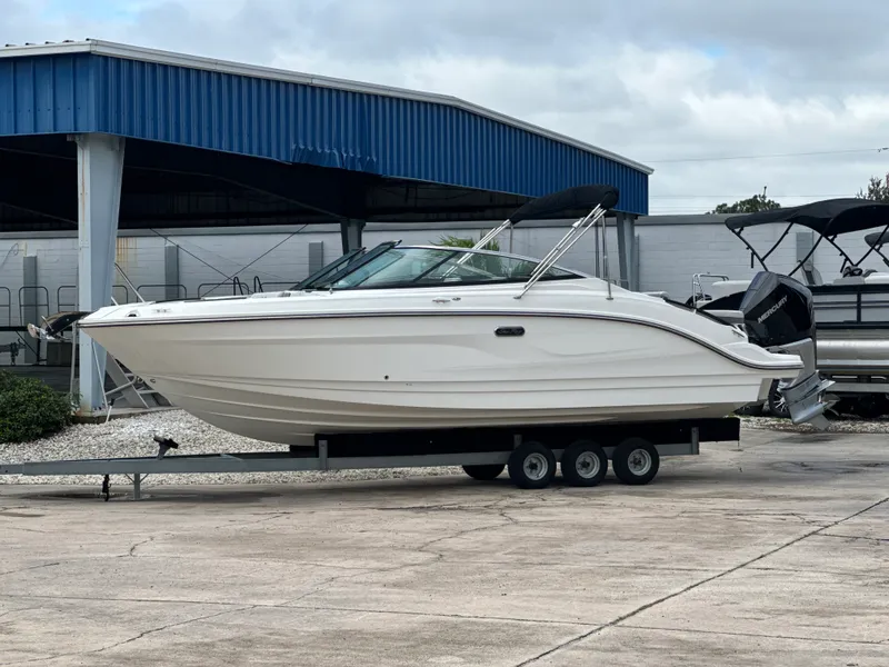 Slide: The Image of Sea Ray SLX 260 Outboard 2026 - 1