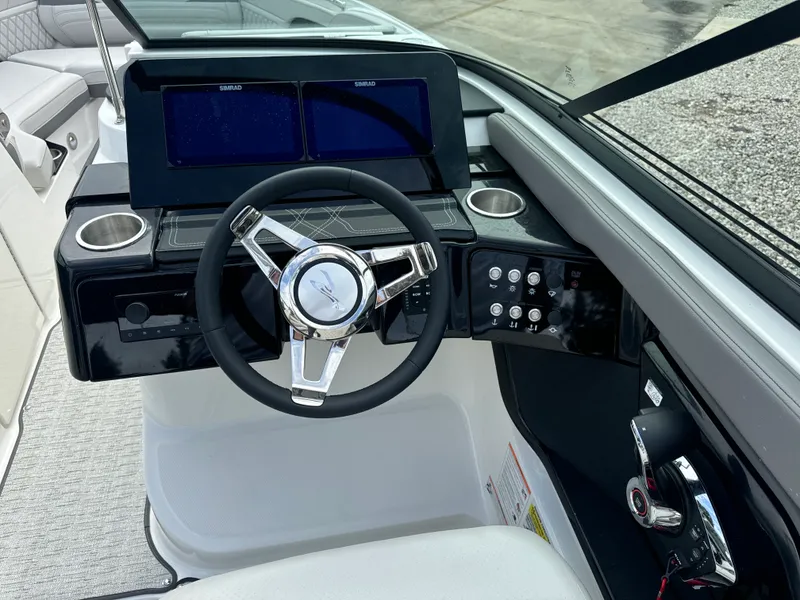 Slide: The Image of Sea Ray SLX 260 Outboard 2026 - 12