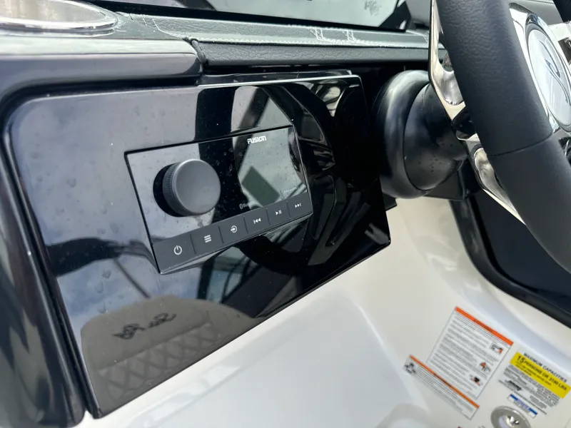 Slide: The Image of Sea Ray SLX 260 Outboard 2026 - 13