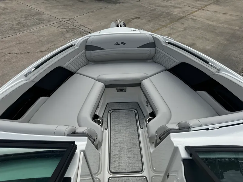 Slide: The Image of Sea Ray SLX 260 Outboard 2026 - 16