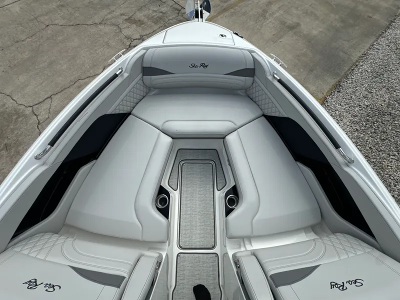 Slide: The Image of Sea Ray SLX 260 Outboard 2026 - 17