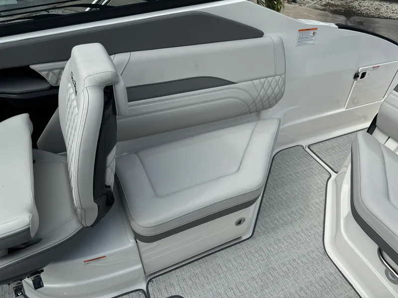 Slide: The Image of Sea Ray SLX 260 Outboard 2026 - 8