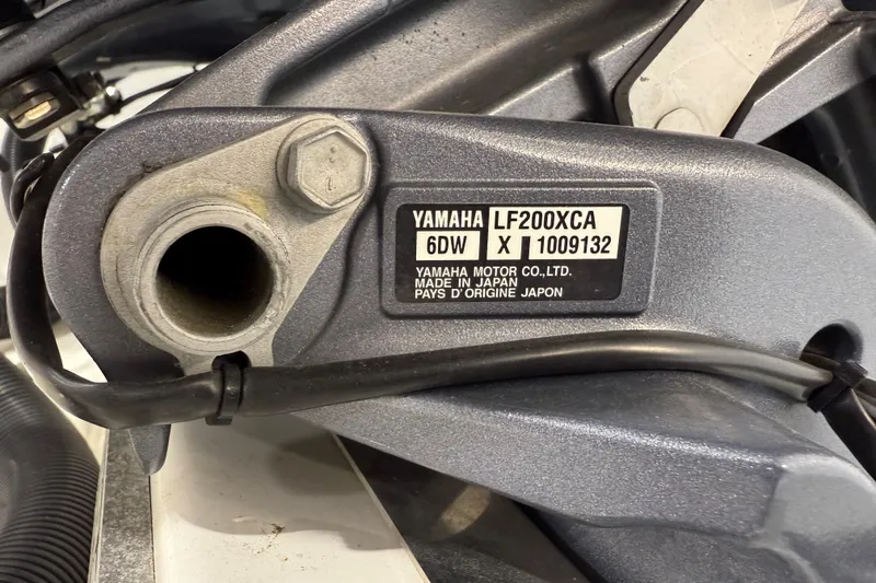 Slide: The Image of Yamaha LF200XCA engine detail on 2021 Chaparral 280 OSX boat. - 47