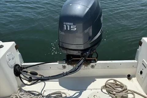 Slide: The Image of 1989 Mako 191CC boat with Yamaha 115 outboard motor on water. - 4