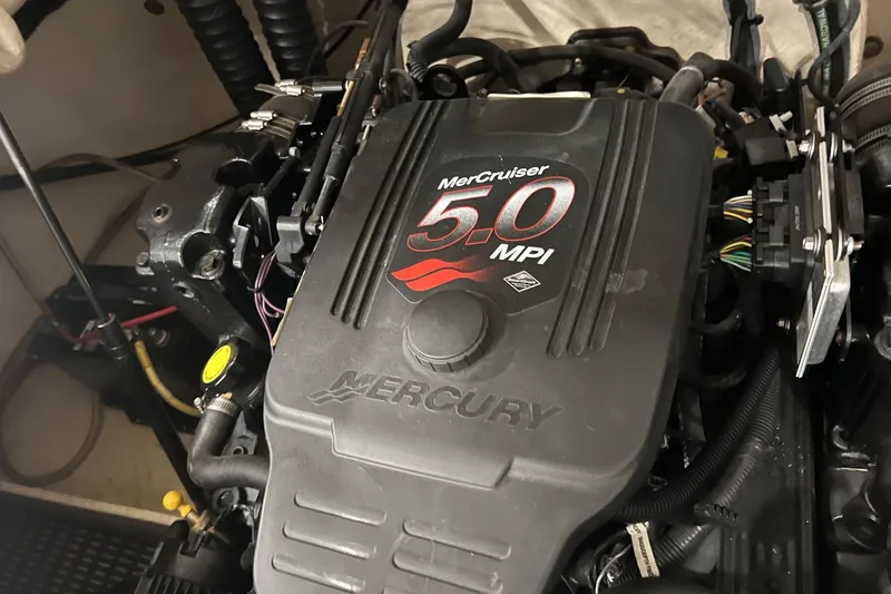 Slide: The Image of MerCruiser 5.0 MPI engine in 2005 Chaparral 216 SSi boat. - 5