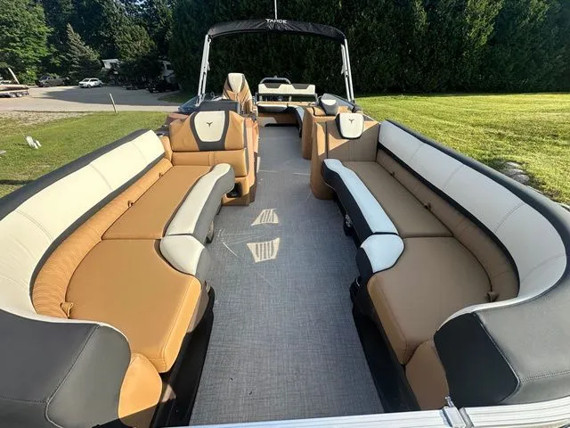 Slide: The Image of Tahoe 2585 CASCADE CRUISE REAR BENCH 2025 - 11