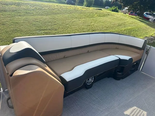 Slide: The Image of Tahoe 2585 CASCADE CRUISE REAR BENCH 2025 - 15