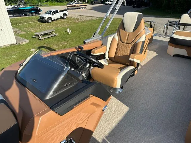 Slide: The Image of Tahoe 2585 CASCADE CRUISE REAR BENCH 2025 - 17