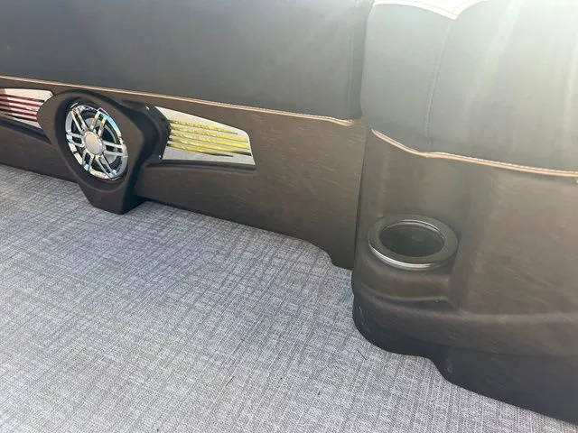 Slide: The Image of Tahoe 2585 CASCADE CRUISE REAR BENCH 2025 - 18