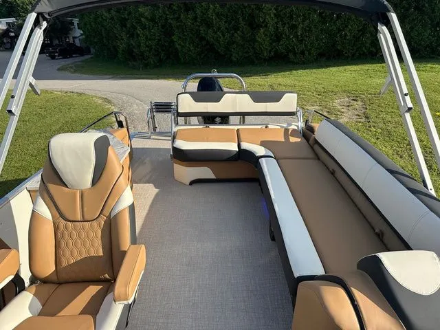 Slide: The Image of Tahoe 2585 CASCADE CRUISE REAR BENCH 2025 - 19