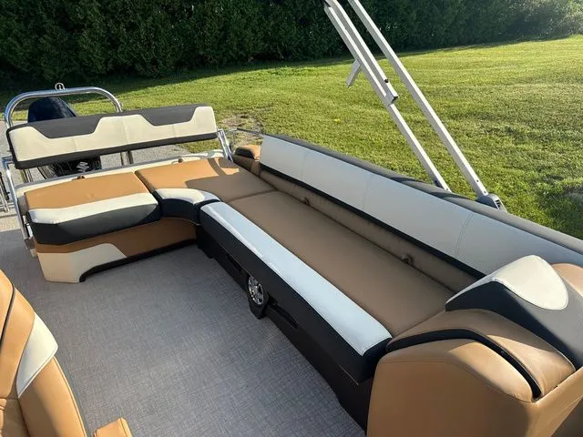 Slide: The Image of Tahoe 2585 CASCADE CRUISE REAR BENCH 2025 - 20
