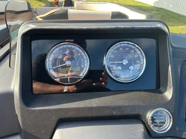 Slide: The Image of Tahoe 2585 CASCADE CRUISE REAR BENCH 2025 - 23