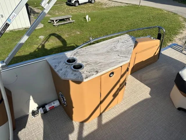 Slide: The Image of Tahoe 2585 CASCADE CRUISE REAR BENCH 2025 - 26