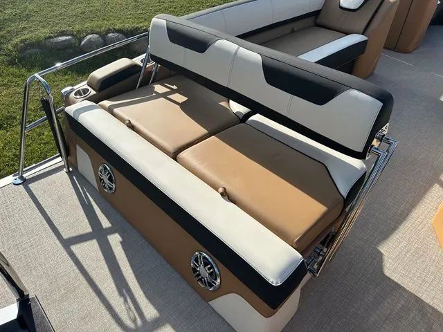 Slide: The Image of Tahoe 2585 CASCADE CRUISE REAR BENCH 2025 - 28