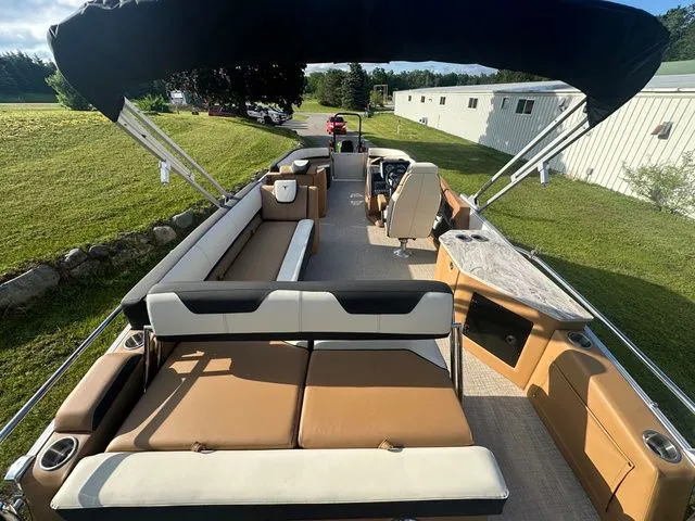 Slide: The Image of Tahoe 2585 CASCADE CRUISE REAR BENCH 2025 - 29