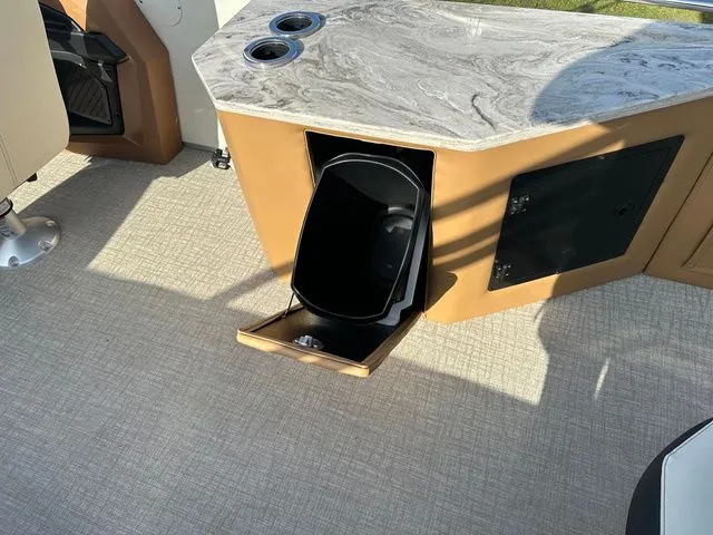 Slide: The Image of Tahoe 2585 CASCADE CRUISE REAR BENCH 2025 - 30