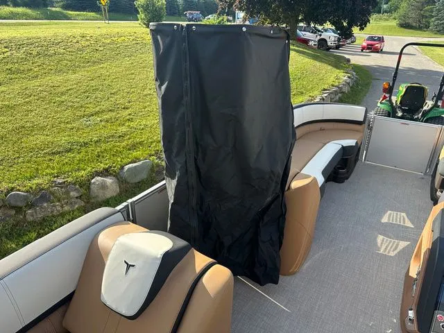 Slide: The Image of Tahoe 2585 CASCADE CRUISE REAR BENCH 2025 - 31