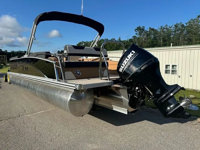 Slide: The Image of Tahoe 2585 CASCADE CRUISE REAR BENCH 2025 - 4