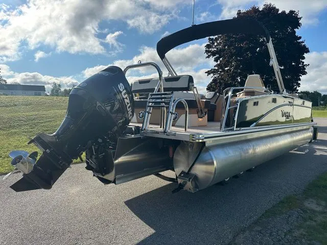 Slide: The Image of Tahoe 2585 CASCADE CRUISE REAR BENCH 2025 - 8