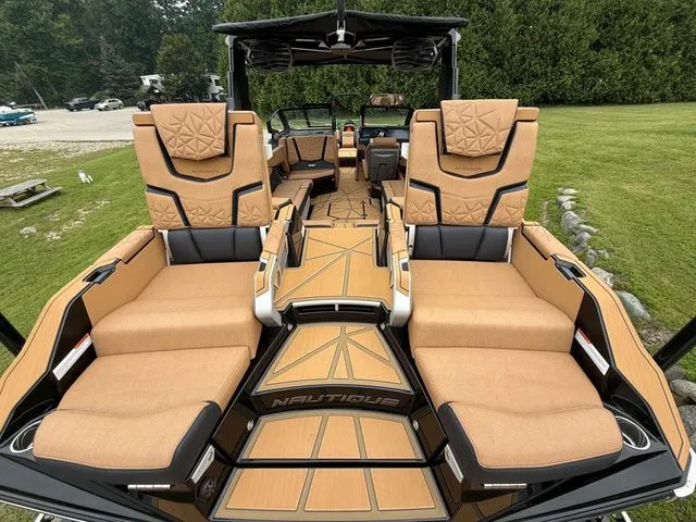 Slide: The Image of Nautique Super Air Nautique G25 Paragon 2026 - 10