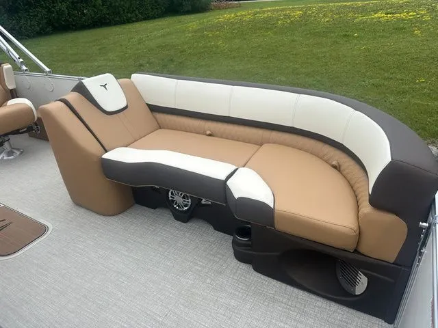 Slide: The Image of Tahoe 2585 Cascade QL 2025 - 11