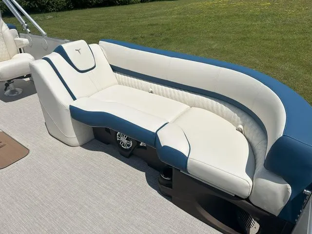 Slide: The Image of Tahoe 2585 Cascade QL 2025 - 10