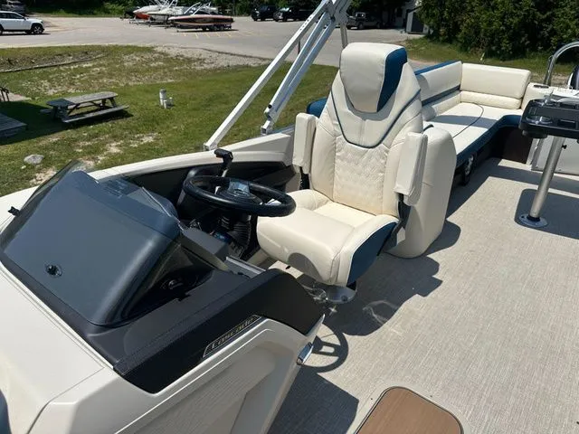 Slide: The Image of Tahoe 2585 Cascade QL 2025 - 15