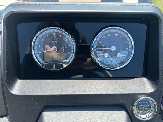 Slide: The Image of Tahoe 2585 Cascade QL 2025 - 18