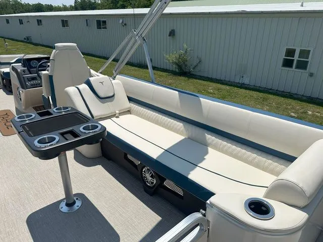 Slide: The Image of Tahoe 2585 Cascade QL 2025 - 25