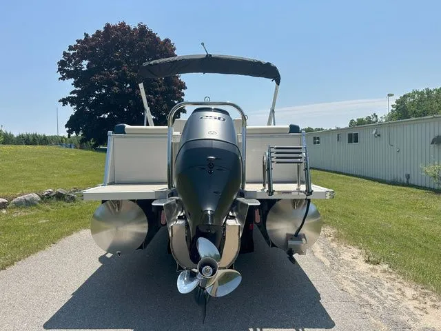 Slide: The Image of Tahoe 2585 Cascade QL 2025 - 3