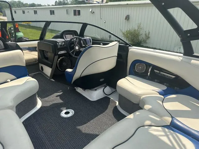 Slide: The Image of Malibu Wakesetter 20 VTX 2015 - 11