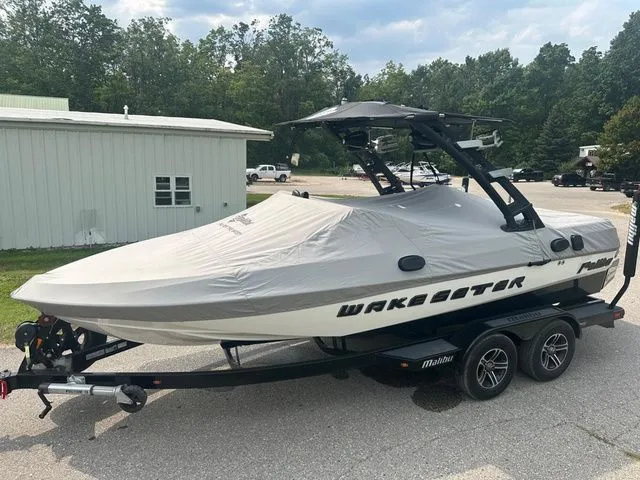 Slide: The Image of Malibu Wakesetter 20 VTX 2015 - 8