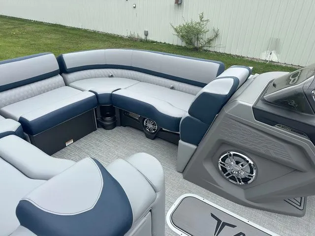 Slide: The Image of Tahoe 2585 Cascade QL 2025 - 13