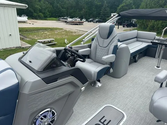 Slide: The Image of Tahoe 2585 Cascade QL 2025 - 18